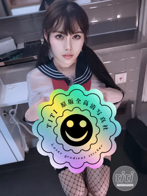 恋恋艾妮 – 透明jk [30P-106MB]