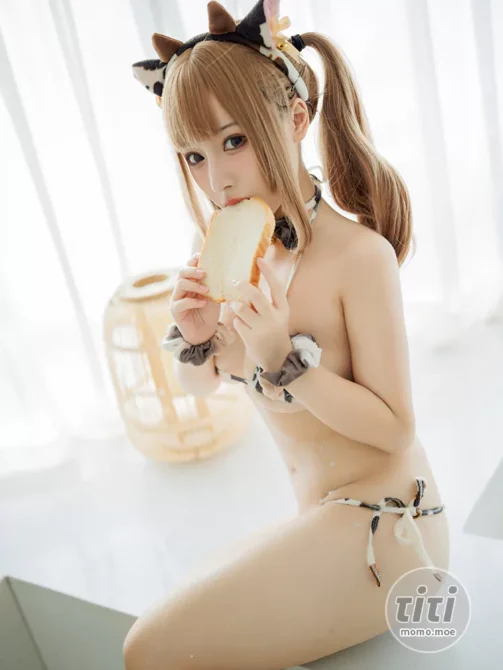 胡桃猫Kurumineko – NO.022 奶牛X摩卡厚乳 [52P-358M]