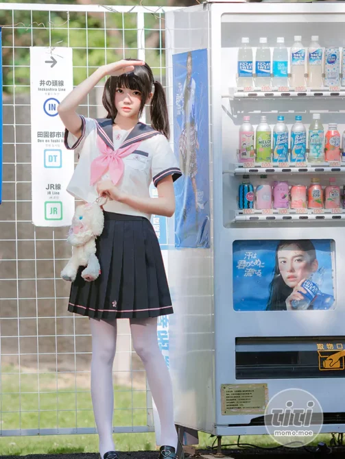 桜桃喵 – NO.147 草莓莓 [33P-357MB]