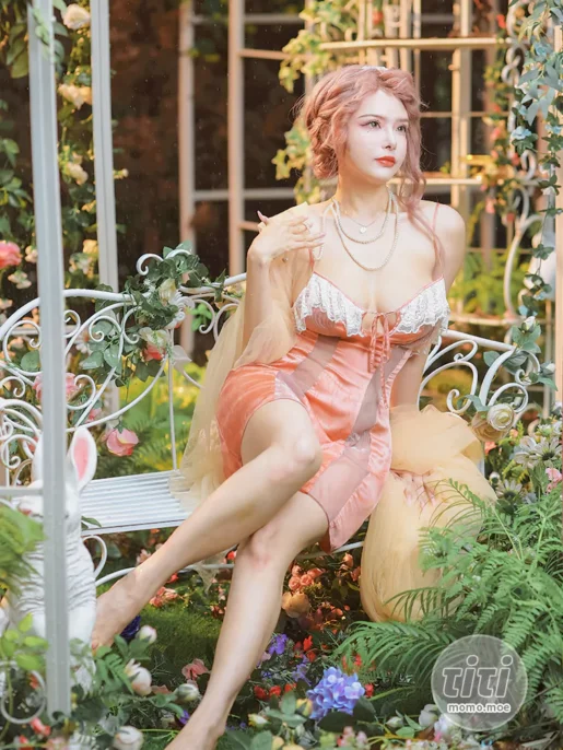 秋和柯基 – NO.102 花园嬉水 [67P-861MB]