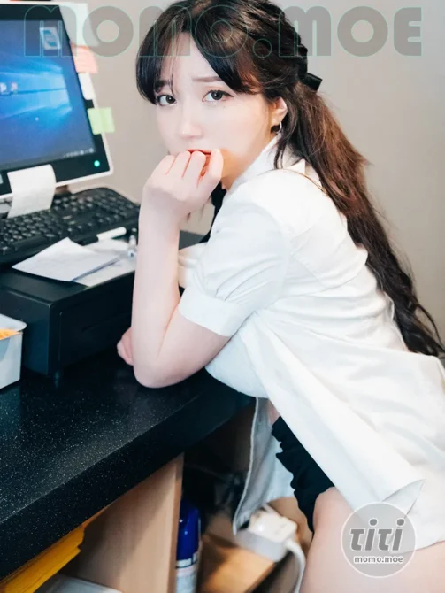 [Loozy] – NO.124 YeEun – Ticket Girl [115P-2.54GB]