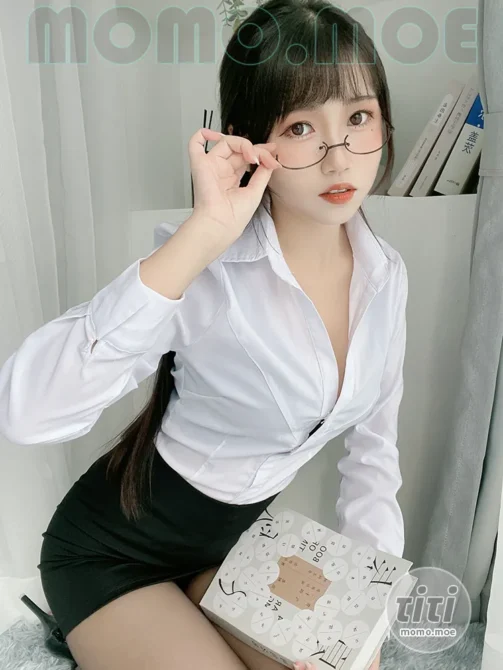 不呆猫 – NO.068 黑丝包臀OL [24P+5V-908M]