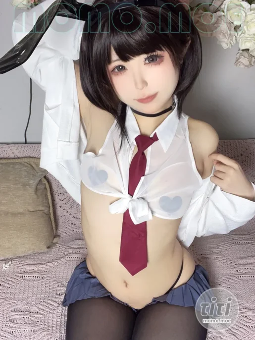 Quan冉有点饿 – NO.037 逆兔自拍 [25P-93M]